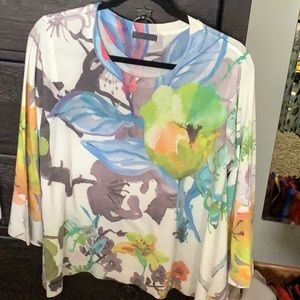 Nally & Millie Floral Top sz small